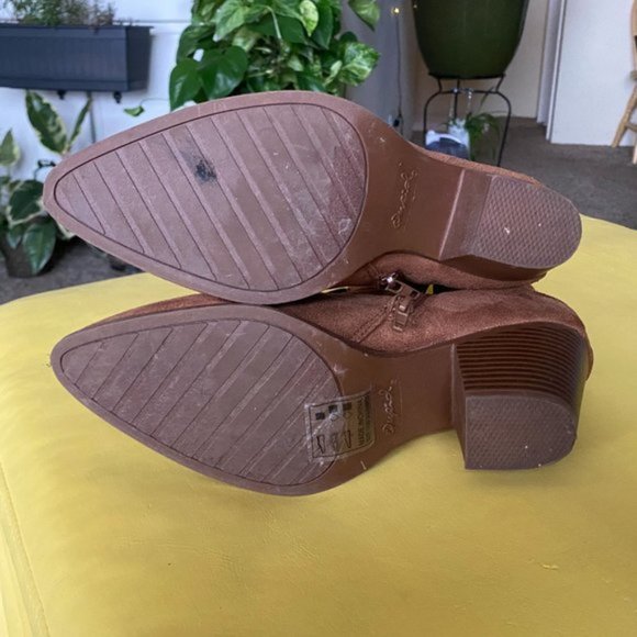 Qupid • Camel Stretched Booties • Size 8 - Picture 5 of 7